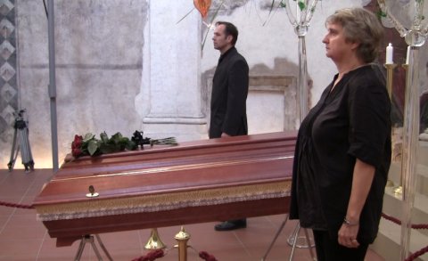 Rakev s ostatky Václava Havla