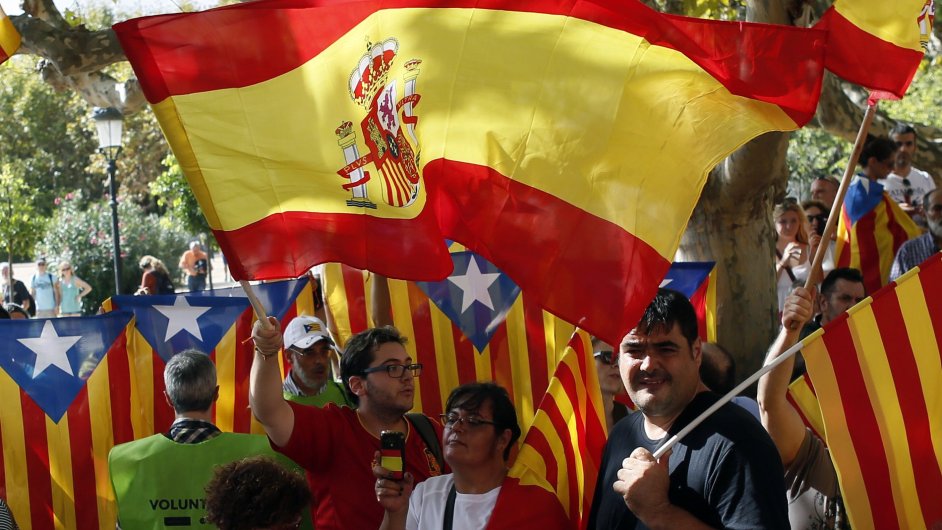 Katalnt separatist i panlt unionist ped katalnskm parlamentem