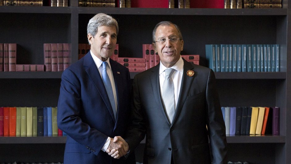 Jednn s ministrem Kerrym (vlevo) bylo podle Lavrova bjen.