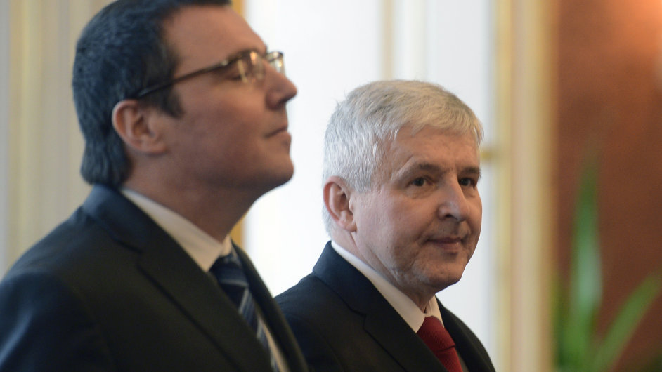 Bval guvernr NB Miroslav Singer (vlevo) a souasn guvernr Ji Rusnok.