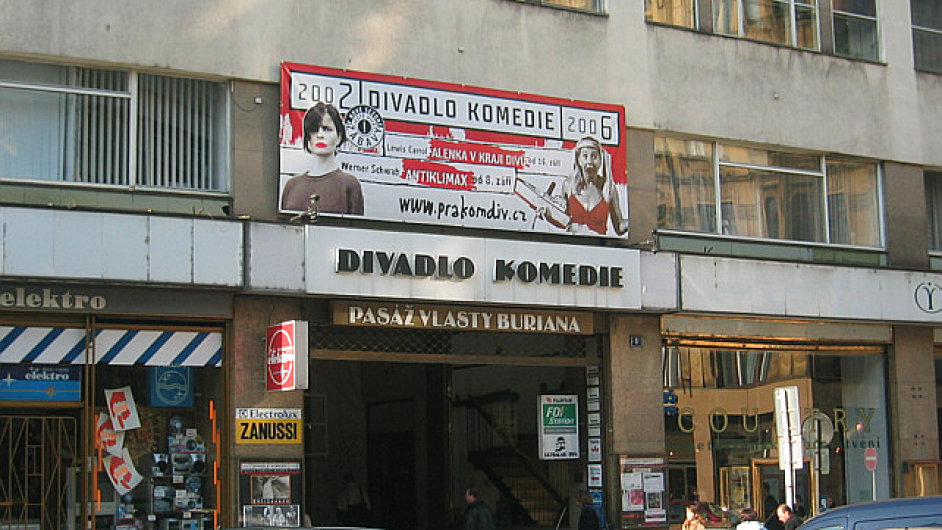 V budovì Divadla Komedie (na archivním snímku) letos v dubnu skonèila spoleènost Divadlo Company.cz.
