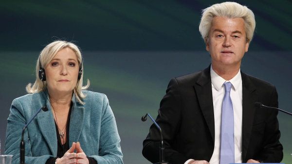 Marine Le Penov&aacute; se v&nbsp;�ele francouzsk&eacute; N&aacute;rodn&iacute; fronty p�ibl&iacute;�ila 30 procent�m voli�sk&eacute; podpory. Ve&nbsp;volb&aacute;ch v&nbsp;Nizozemsku zase m��e usp�t Strana pro svobodu Geerta Wilderse.