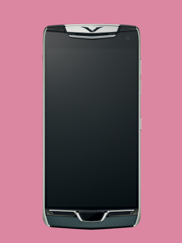 Výrobce luxusních telefonů VERTU představil svůj první dual SIM model Constellation. Dotykový smartphone má 5,5palcový displej chráněný safírovým sklem.
