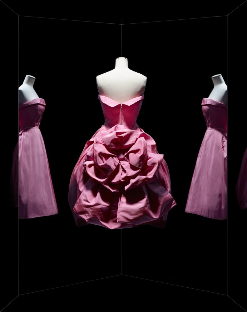 DIOR ROBE OPERA BOUFFE CREDITS PHOTO NICHOLAS ALAN COPE