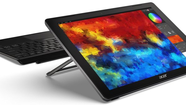 Acer Switch 5 má elegantnější design s tmavými zády a "zoubkovanými" hranami