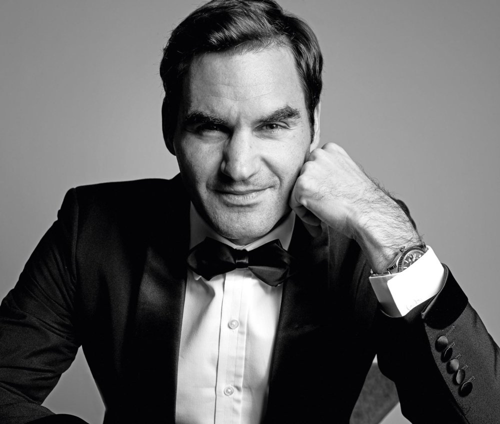Vítězství v pražském Laver Cupu budou Rogeru Federerovi navždy připomínat hodinky Rolex model Oyster Perpetual Skydweller v kombinaci oceli a bílého zlata. Tenista je má na snímku na ruce.