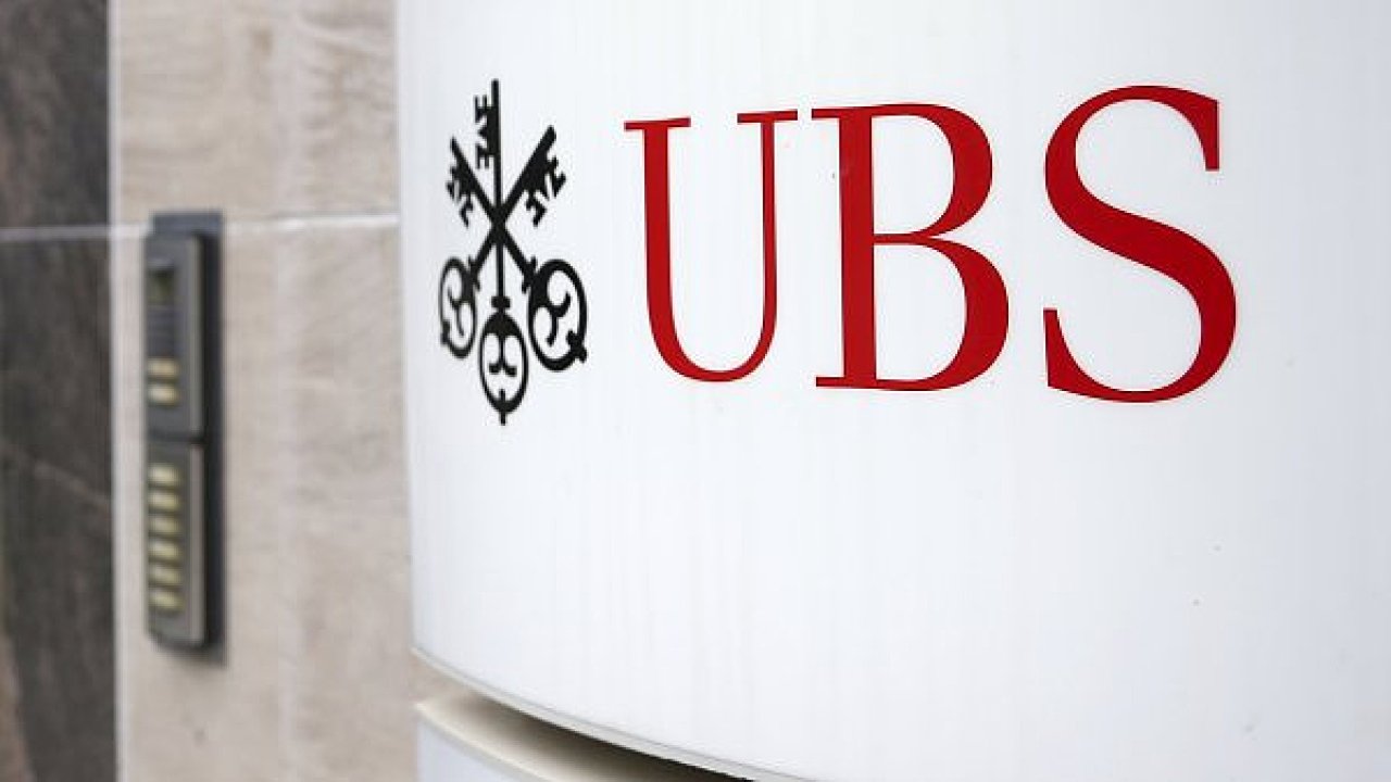 Nejvìtší švýcarská banka UBS vydìlala o 53 procent více než loni. (Ilustraèní foto)
