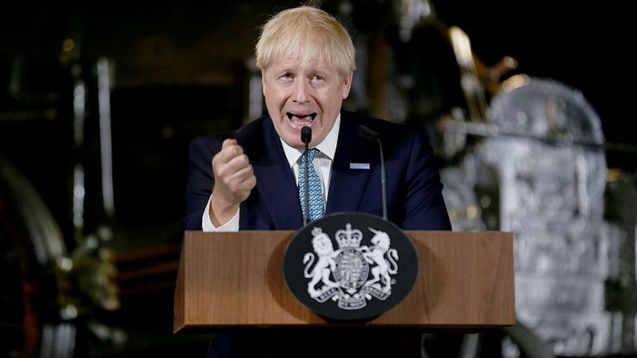 IV: Johnson chce odstavit britsk parlament, opozice zu. Sledujte analzu experta.