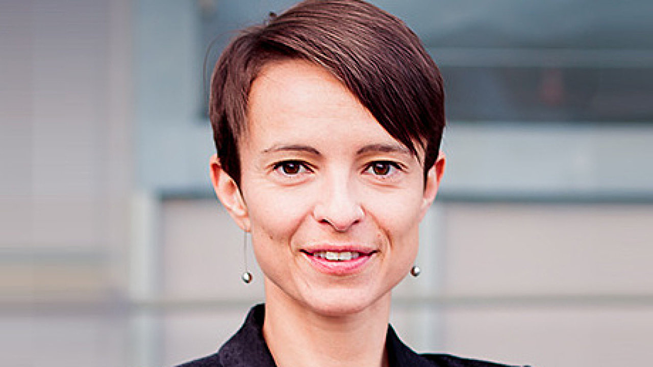 Veronika Vanìèková, Associate v advokátní kanceláøi Squire Patton Boggs