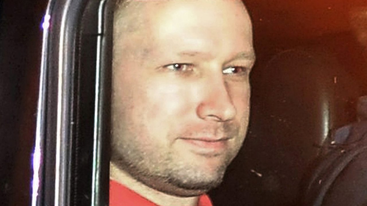 Norský vrah Anders Behring Breivik v policejním autì