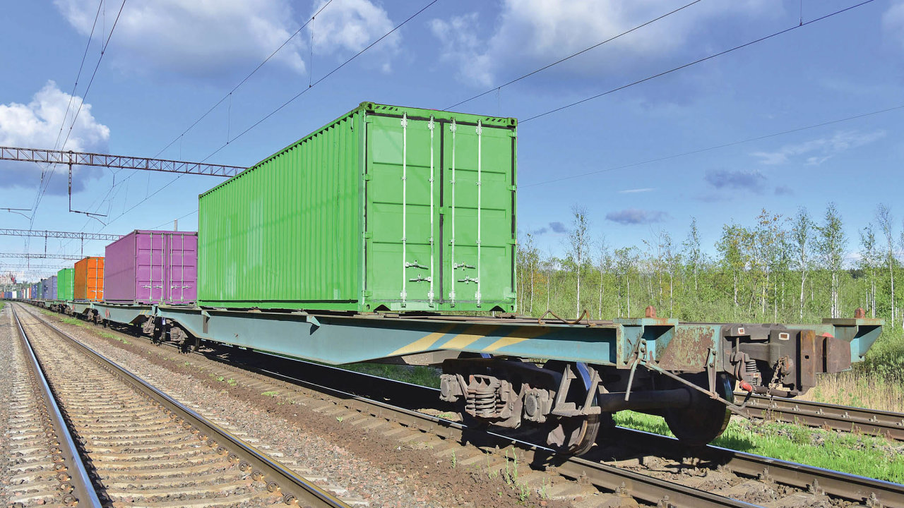 Pro interkontinentální vlaky jsou nejvhodnìjšími pøepravními jednotkami kontejnery a výmìnné nástavby.