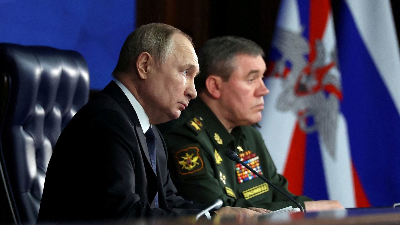 Rusk prezident Vladimir Putin a nelnk generlnho tbu armdy Valerij Gerasimov.