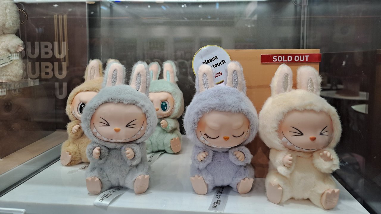 Labubu  Monster Toys Character of Fall In Wild,  akn figurky