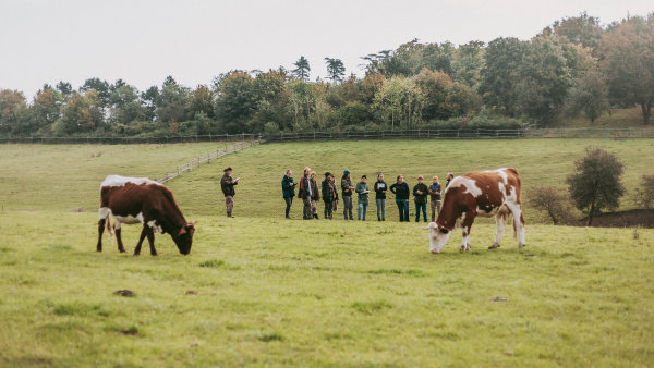 Farm��sk� �kola spolupracuje s�60 ekofarmami po�cel� republice. Student si...