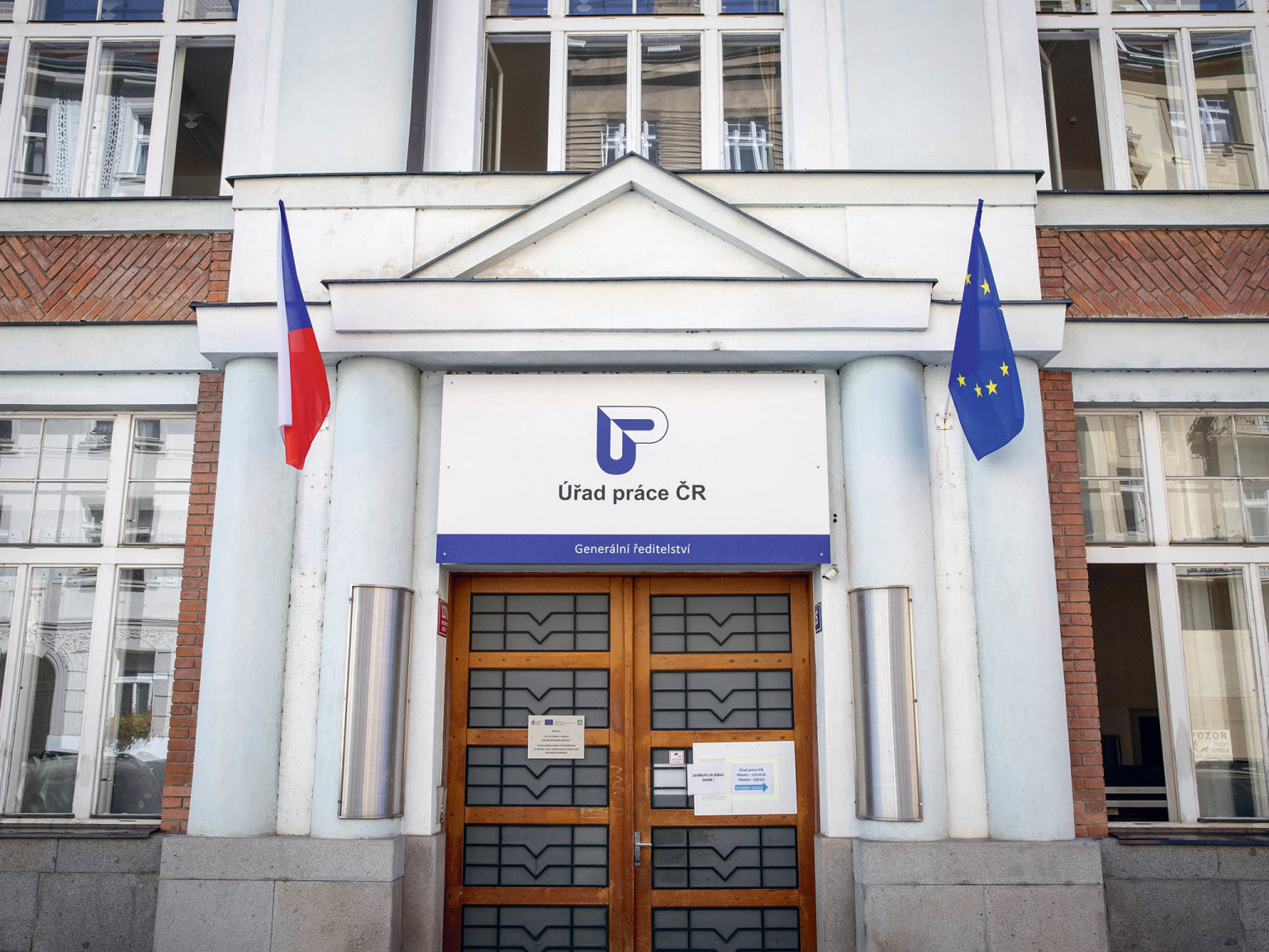 Nezam�stnanost je na 10let�m rekordu.