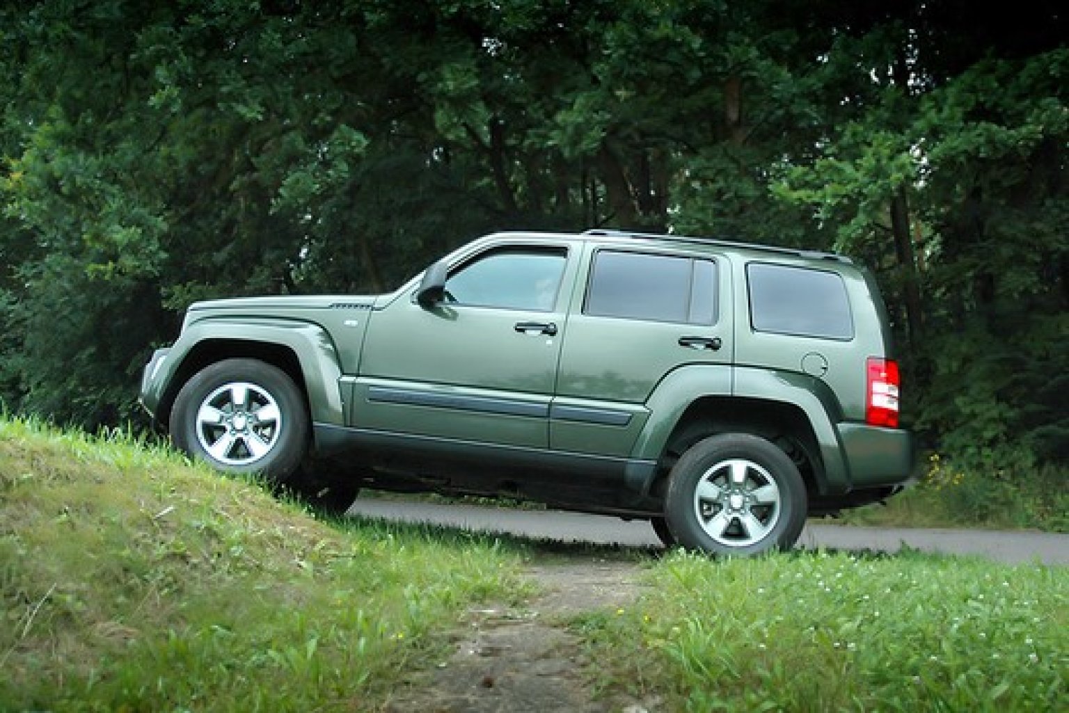 jeep_cherokee_11__550x367_.jpg