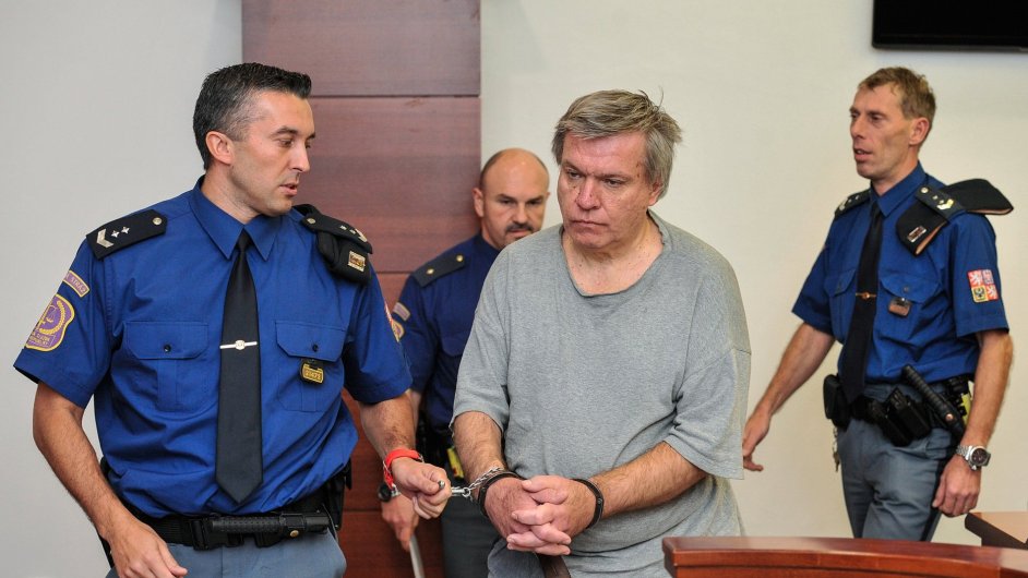 Jaroslav Bartk u Krajskho soudu v Liberci ped vynesenm rozsudku.