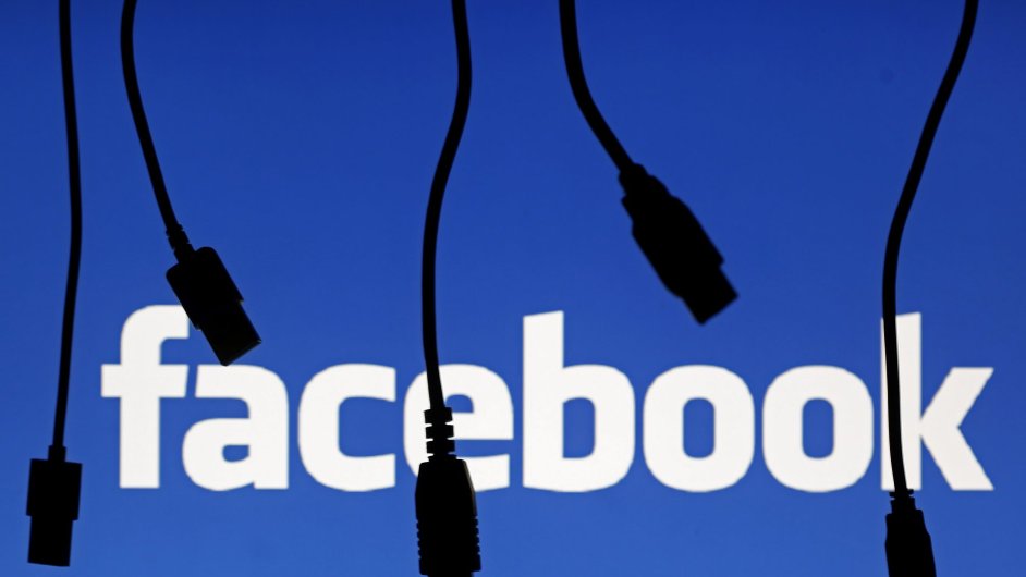 Sociln st Facebook a Instagram mly v ter rno globln vpadek.
