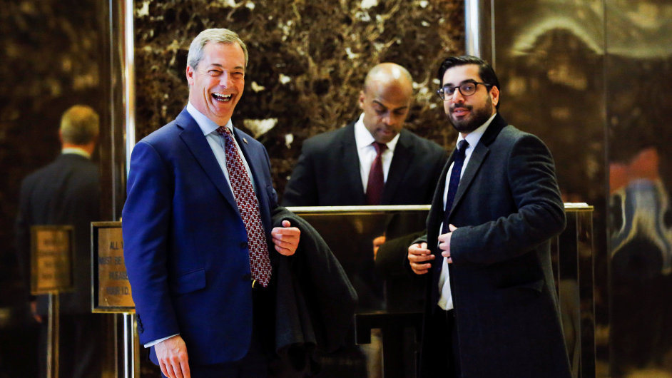 Nigel Farage v sdle Donalda Trumpa v New Yorku.
