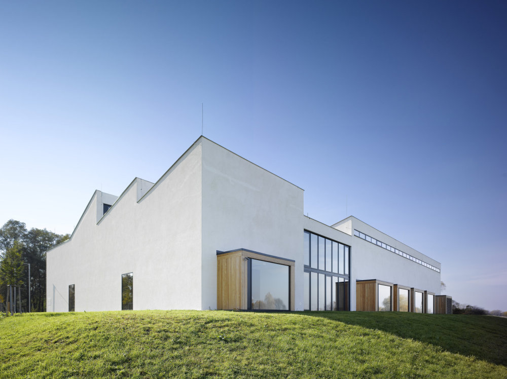 Archeologická základna Mikulčice / Pelčák a partner architekti (2013)