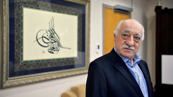 Zemřel turecký &bdquo;Soros&ldquo;. Duchovní Gülen pomohl Erdoganovi na vrchol, stal se ale nepřítelem č. 1