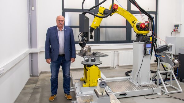 Od formule 1 ke&nbsp;švýcarským hodinkám. Jak se vyvíjejí materiály budoucnosti