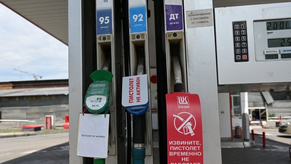 Rusko, nedostatek pohonn�ch hmot, benzin