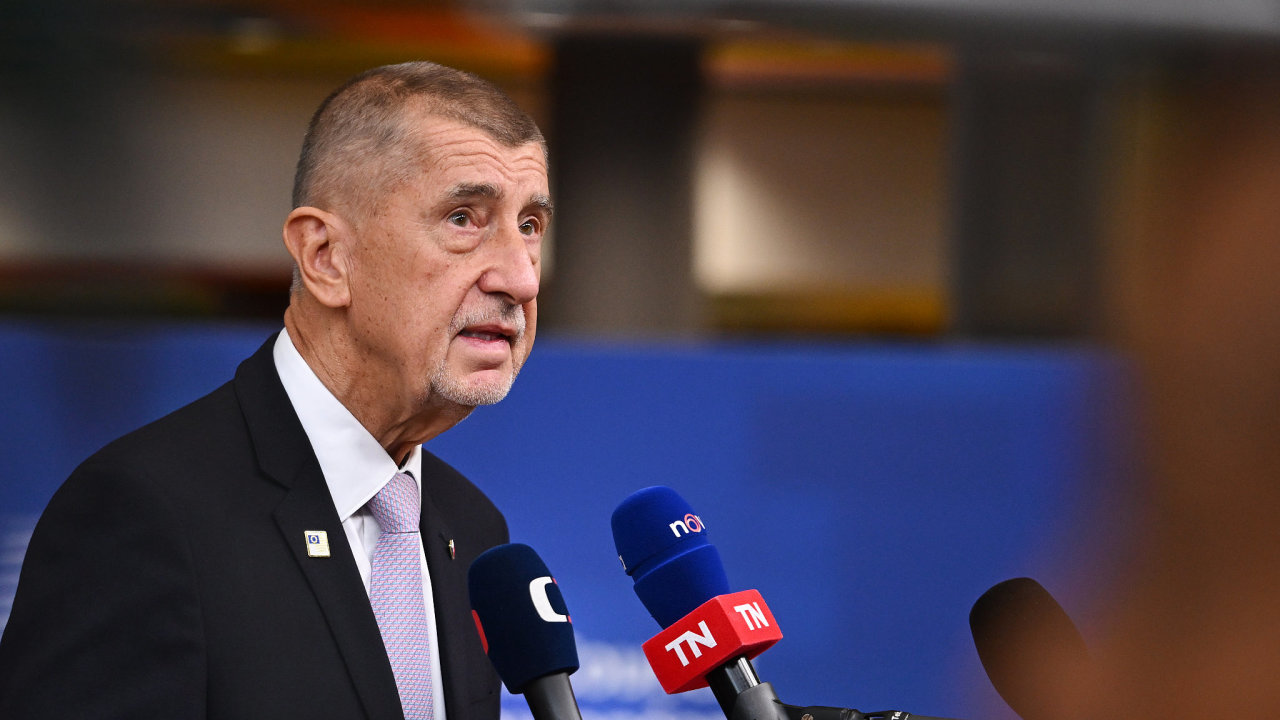 �Kdo tady nejv�c vyd�l�v�, kdo je nejv�c nenasytn�? No komer�n� banky,�...