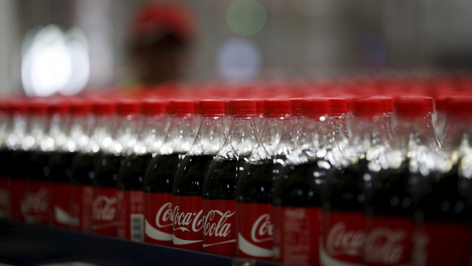 Coca-Cola zvila ist zisk o 48 procent na 2,6 miliardy USD.