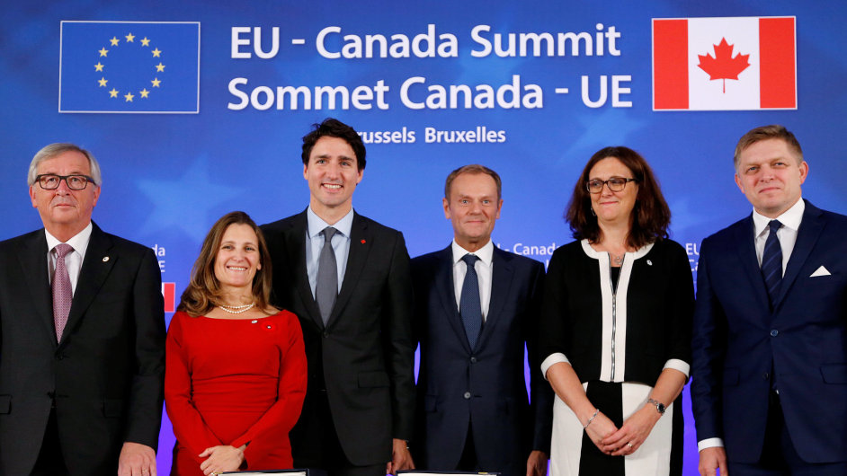 Evropsk unie a Kanada podepsaly dohodu o volnm obchodu.