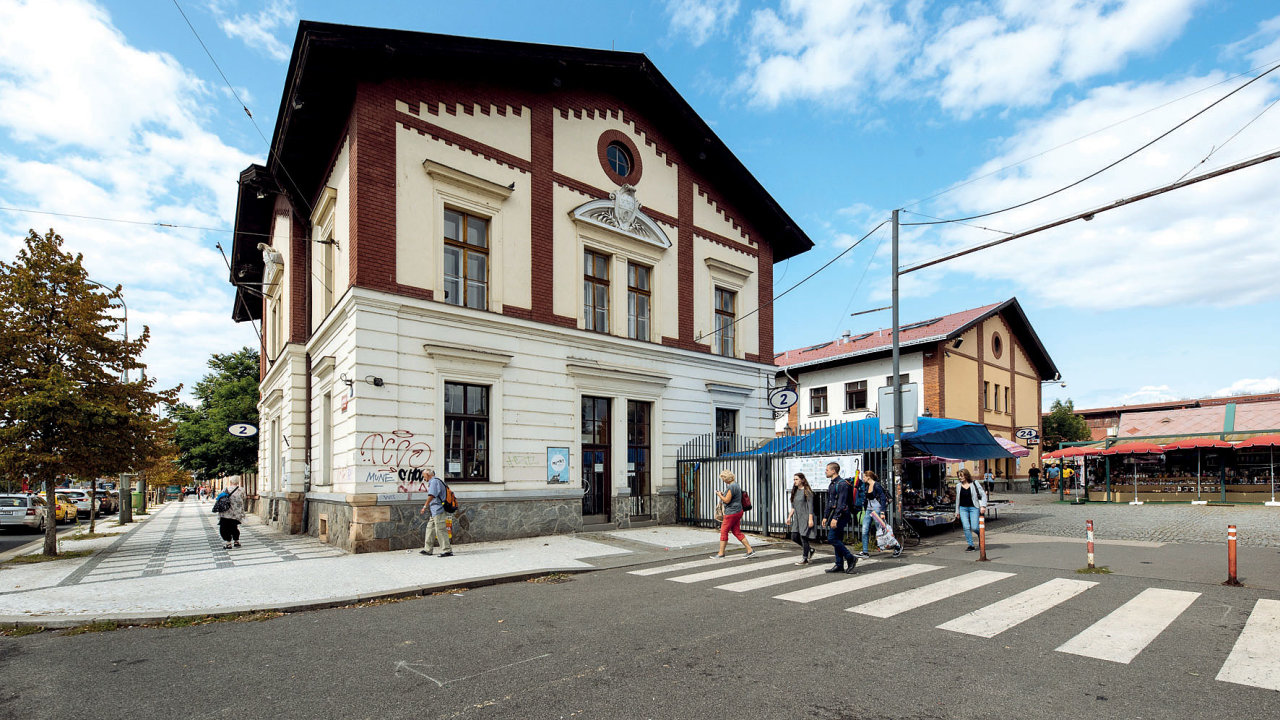 Holešovická tržnice, bývalá pražská jatka, je fenoménem Holešovic už od 80. let.