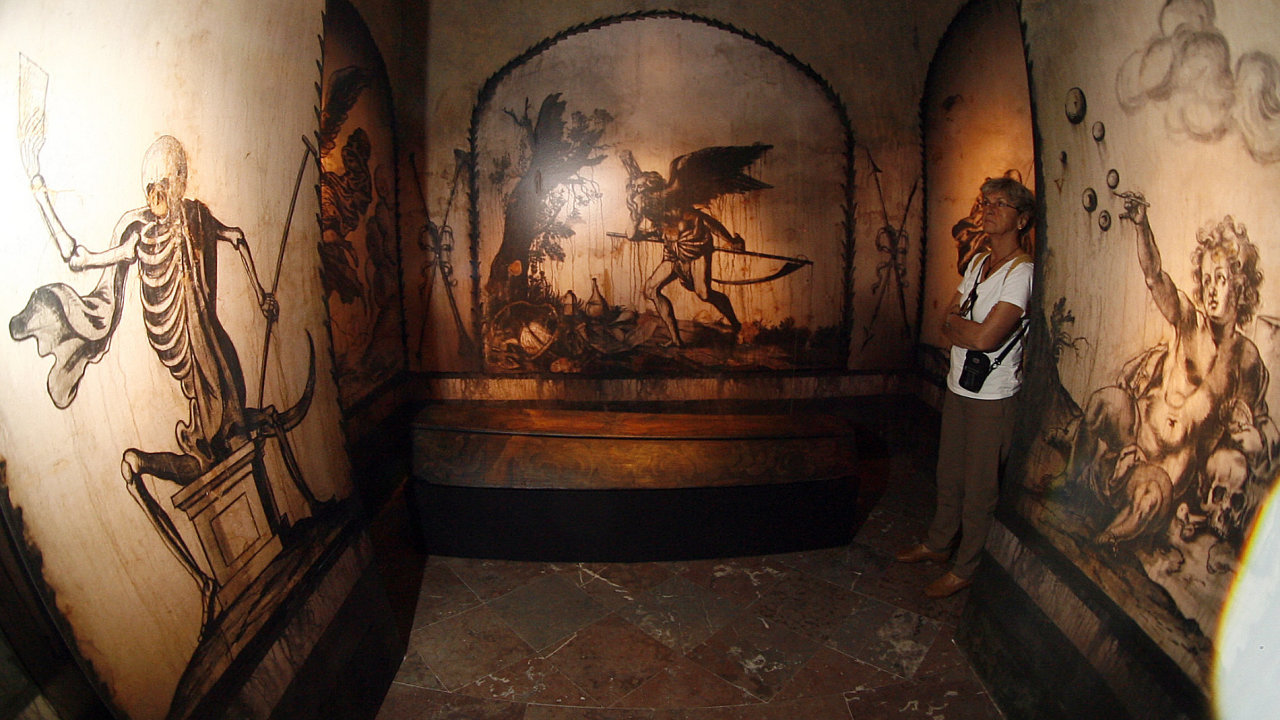 Fresky objeven v krypt kostela Narozen Pn