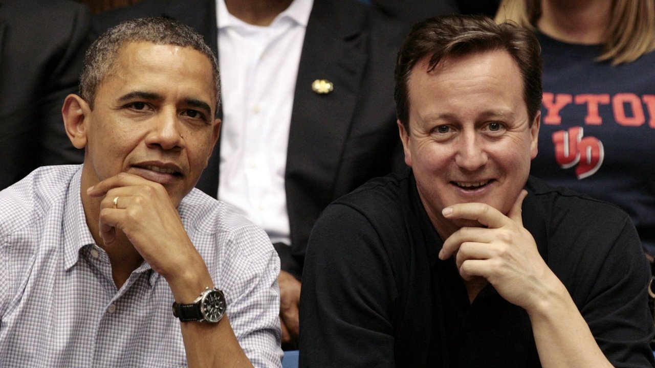 David Cameron a Barack Obama na basketbalu