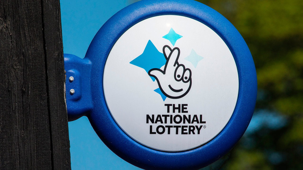 Komrkova KKCG chce vstoupit do britsk sttn loterie (National Lottery). Sazka by se tm stala loterijnm ldrem v cel Evrop