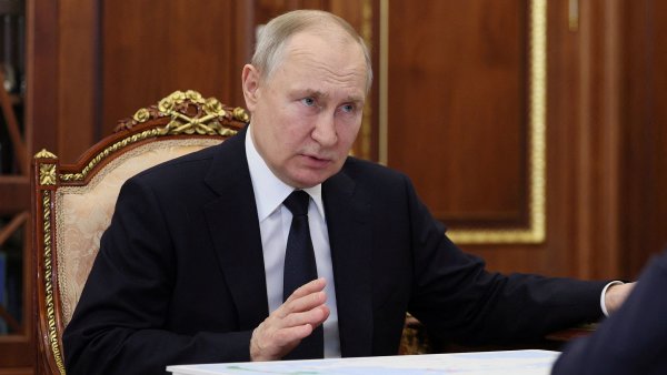 Putin se znovu vydal na okupovaná území. Navštívil ruské velitelství v Chersonské oblasti