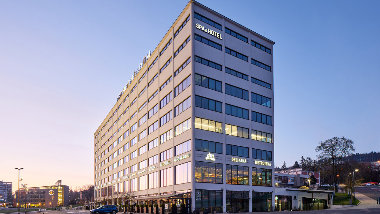 Hotel Prior & Energy Spa obsadil osm a dest patro zrekonstruovanho Obchodnho domu ve Zln.