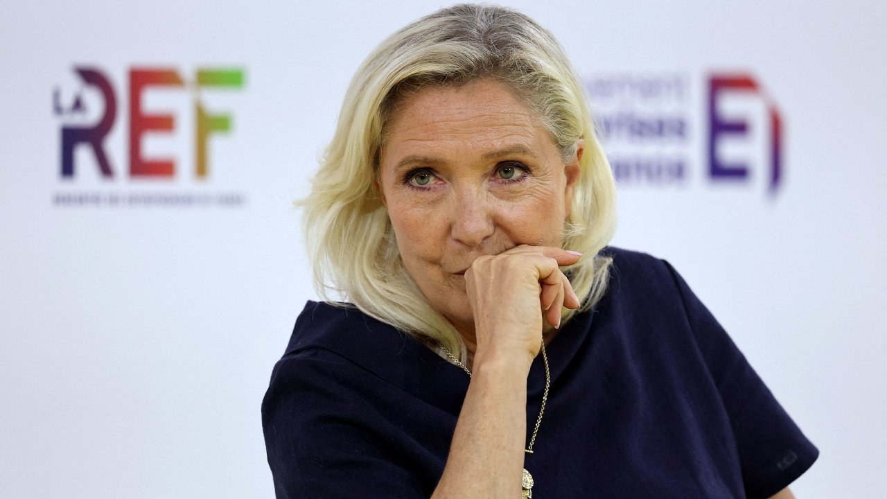 Marine Le Penov�, favoritka prezidetsk�ch voleb ve Francii, b�hem prvn�...