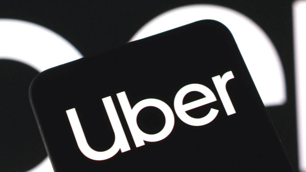 Uber propust� desetinu zam�stnanc�.