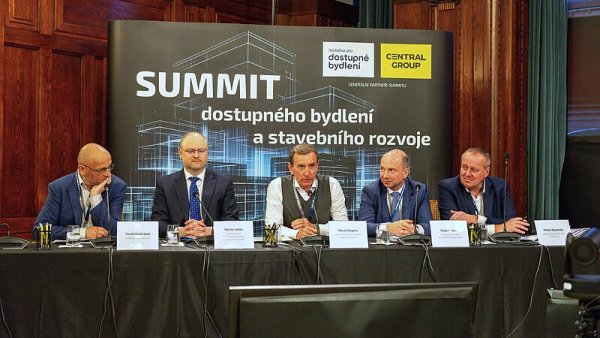 Předvolební debata kandidátů na primátora Prahy na Summitu dostupného bydlení...