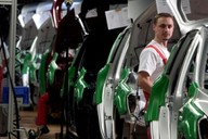 Kia_pracovnik_fabrika