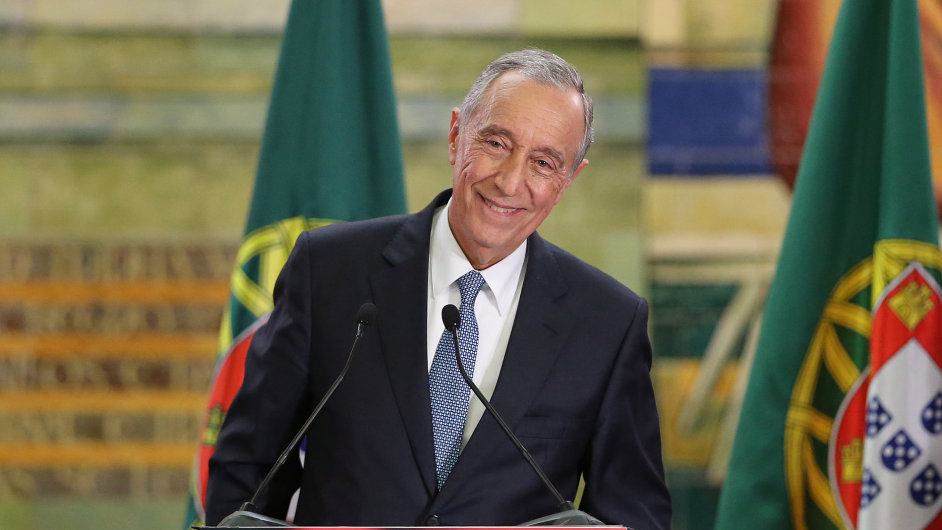Novm portugalskm prezidentem se stal politick komenttor Rebelo de Sousa.