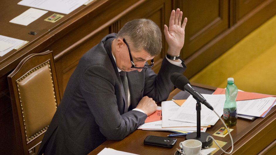 Ministr financ Andrej Babi 10. nora v Praze na mimodn schzi snmovny ke schvalovn elektronick evidence treb.