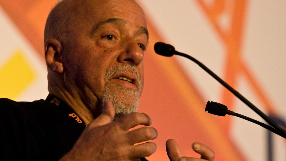 Paulo Coelho celosvtov prodal pes 100 milion knih.
