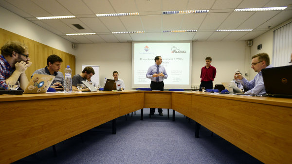 ČTÚ pozval novináře na simulaci dražby mobilních frekvencí.