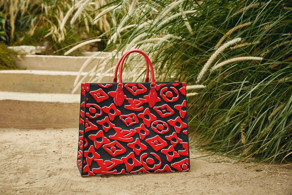 Nová kolekce, kterou známý konceptuální umělec pro Louis Vuitton navrhl, je plná barev a optimismu.