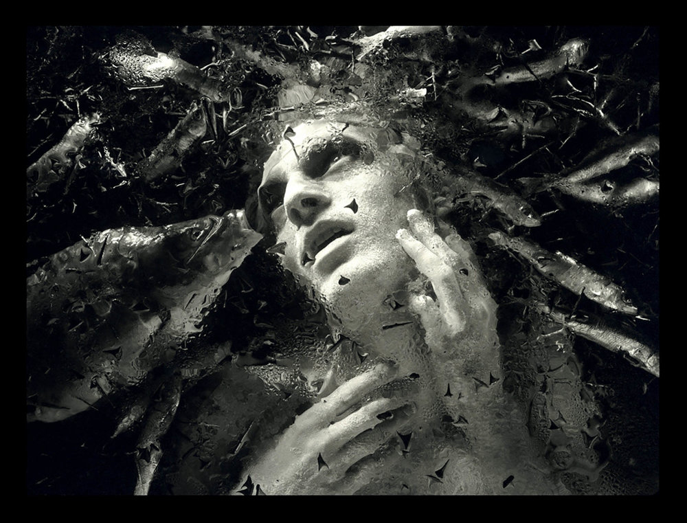 Václav Jirásek, Spánek s rybami, 1992, černobílá fotografie, 18 x 24 cm