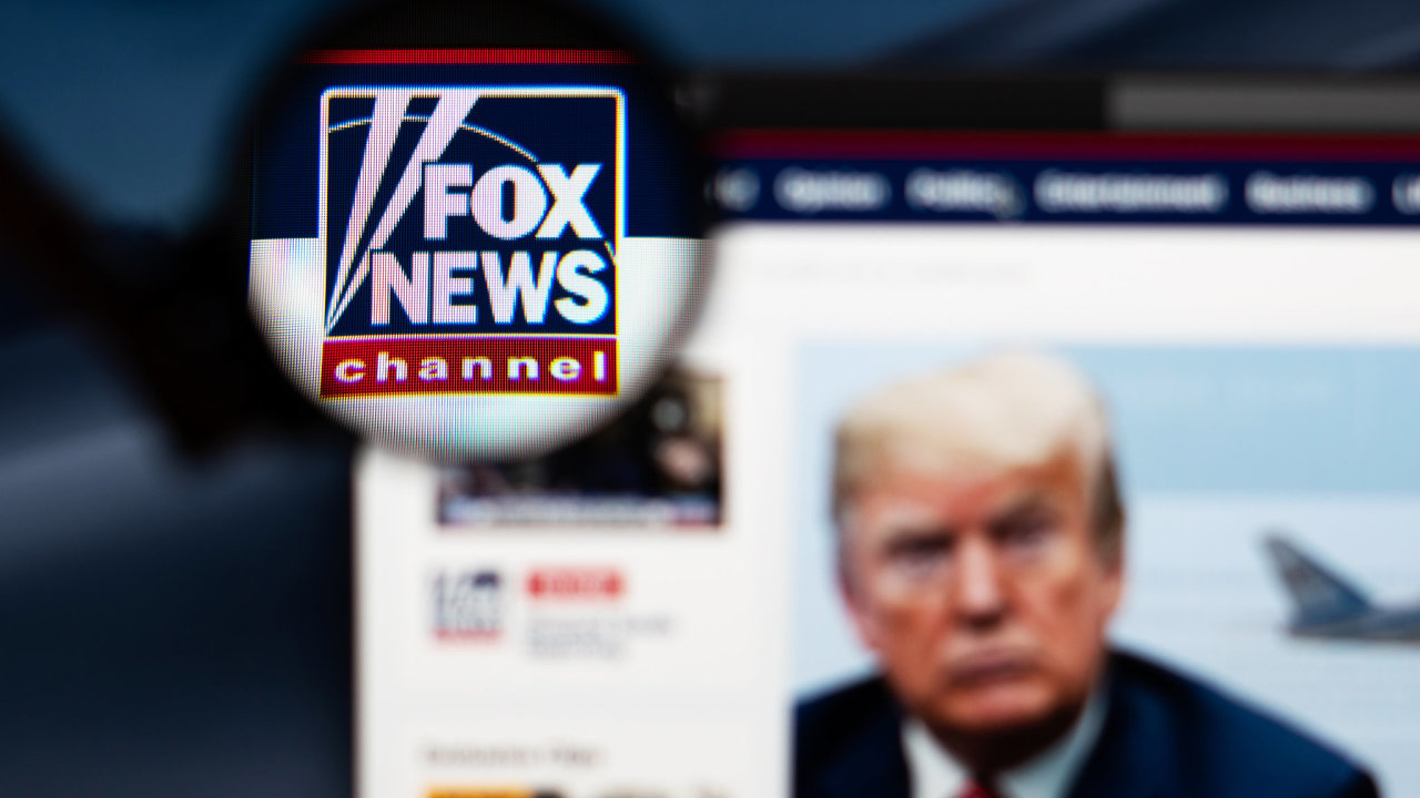 Fox News podle DVS po prezidentskch volbch v roce 2020 vdom ila nepravdiv prohlen republiknskho prezidenta Donalda Trumpa o zmanipulovanm hlasovn ve snaze zskat vce divk.