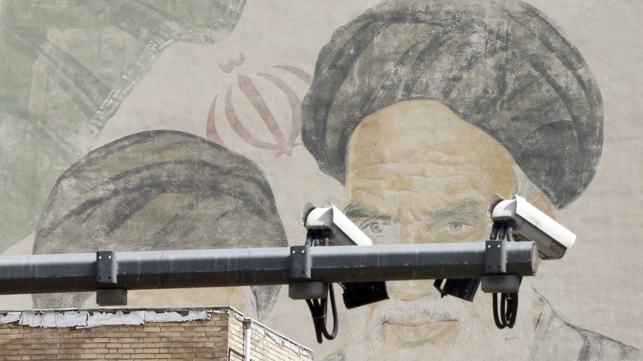 Írán používá kamerové systémy a instaluje kamery na veøejných místech, aby identifikoval nezahalené ženy