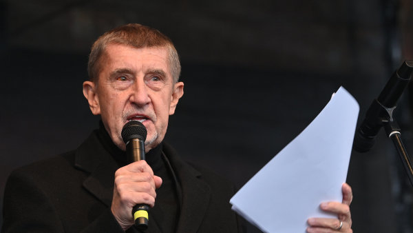 Babiš je pro zákaz používání sociálních sítí u dětí po vzoru Francie. Ta je od září plánuje povolit až od 15 let