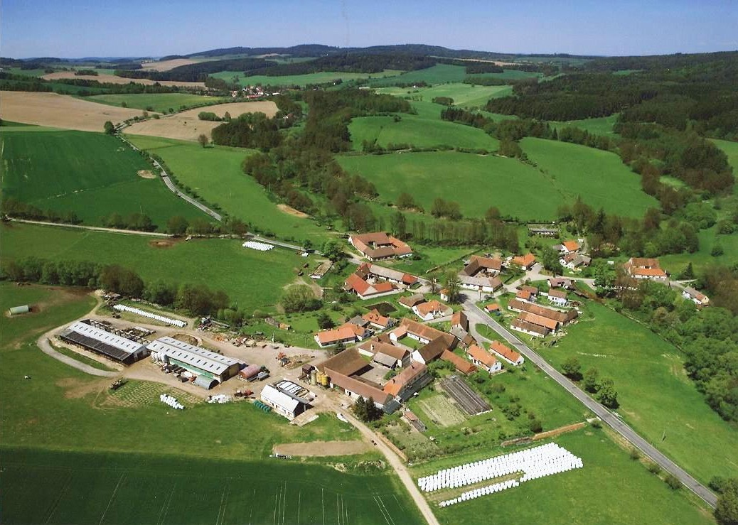 Rodinn� farma Han�lov�ch.